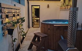 Suite romantique avec jacuzzi privatif